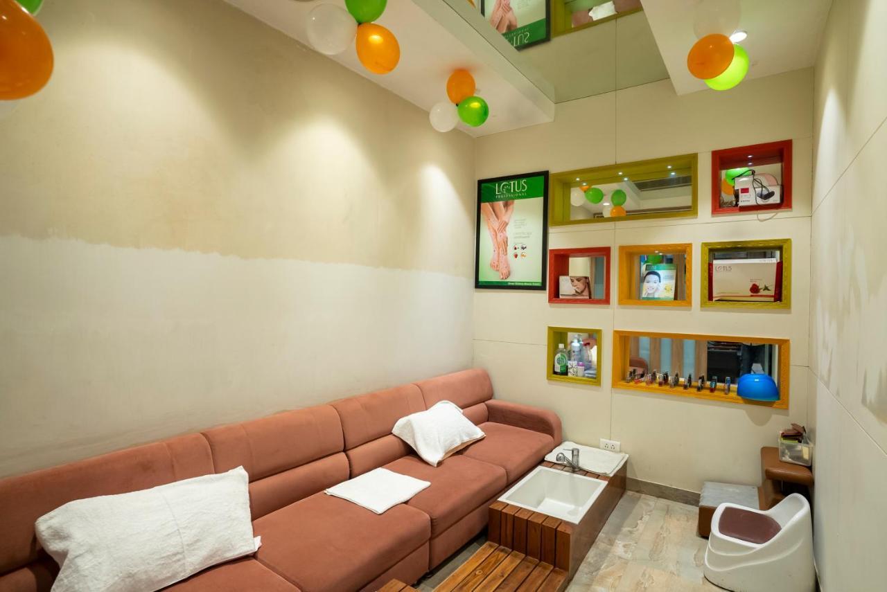 Celebrant Hotel Varanasi Exterior photo